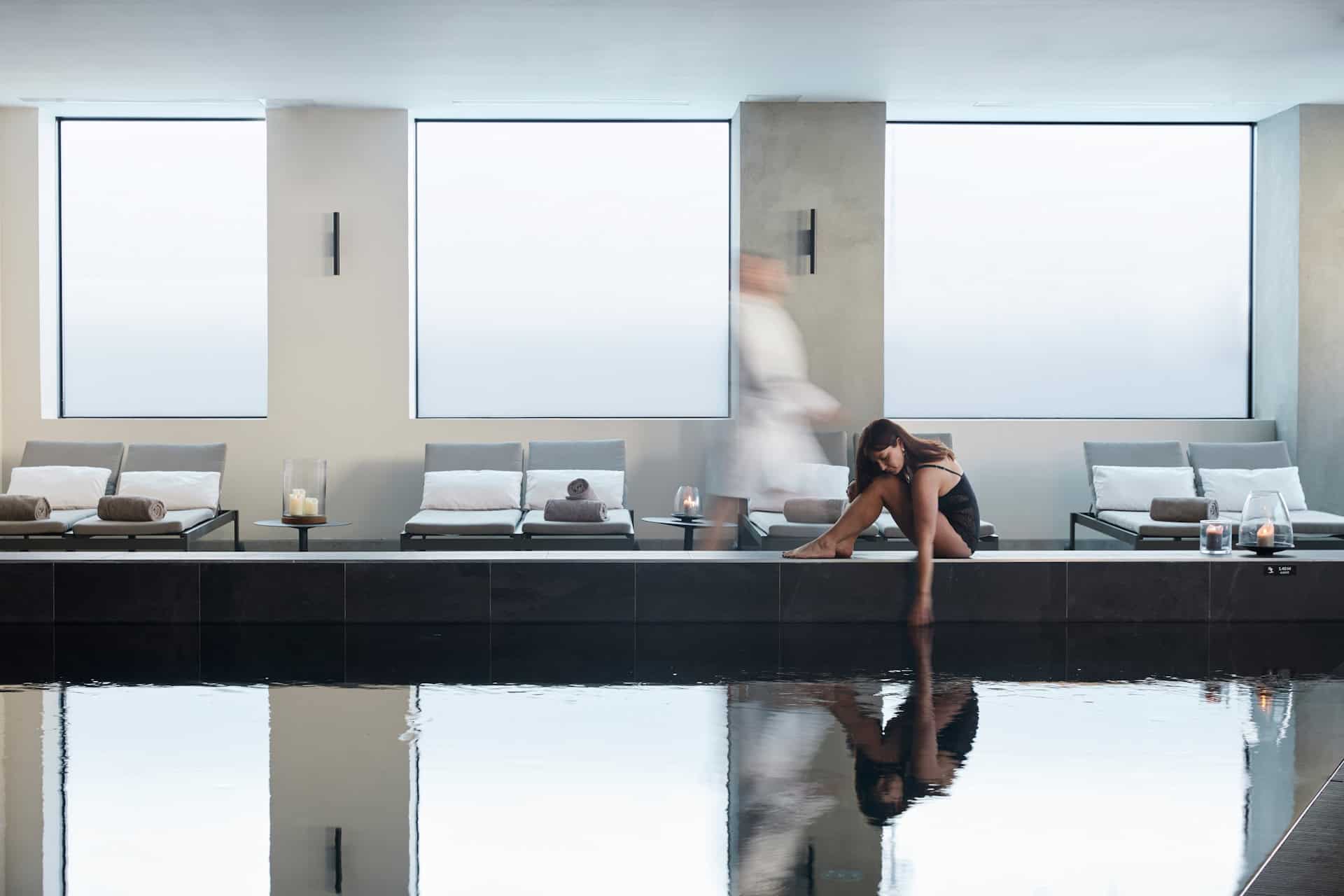 Piscine de l'hôtel VoulezVous